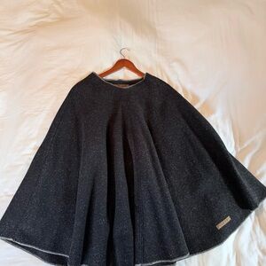 Dakine Black Cape with White Stitching